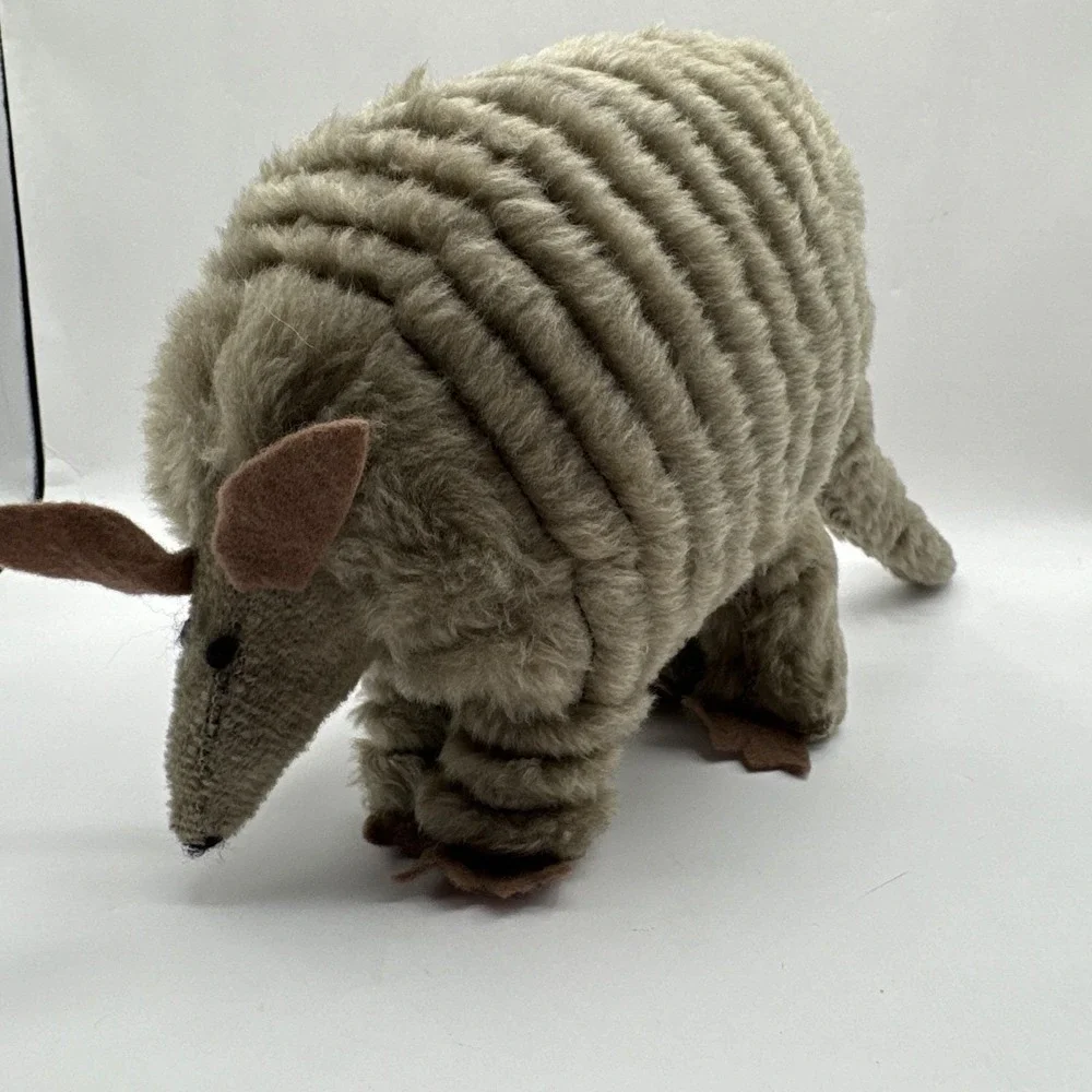 Vintage‎ Realistic Armadillo 14